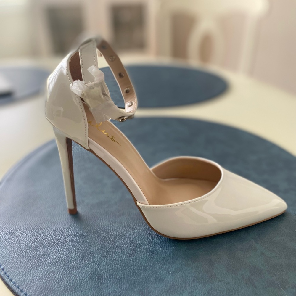 White size 7 Lulus Heels (wedding, bridal)